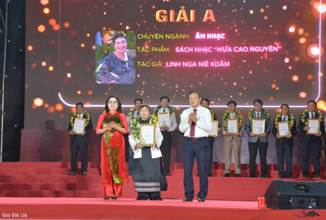 Những văn nghệ sĩ tiêu biểu trong buổi đầu xây dựng nhà nước dân chủ nhân dân