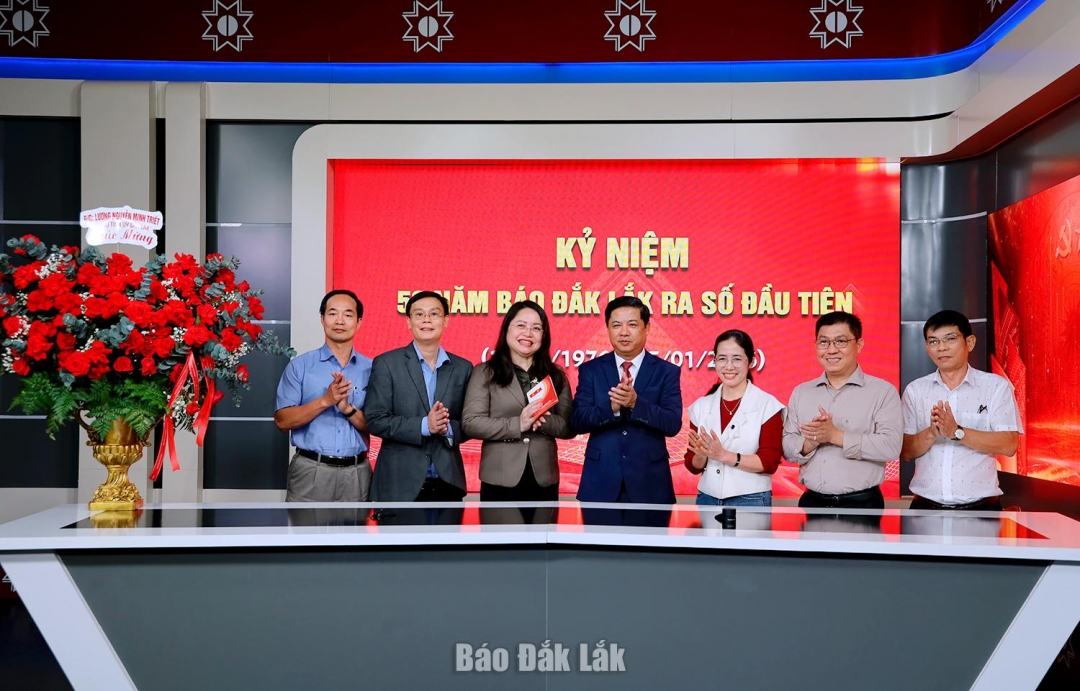 Bí thư Tỉnh ủy Lương Nguyễn Minh Triết chúc mừng 50 năm Báo Đắk Lắk ra số đầu tiên