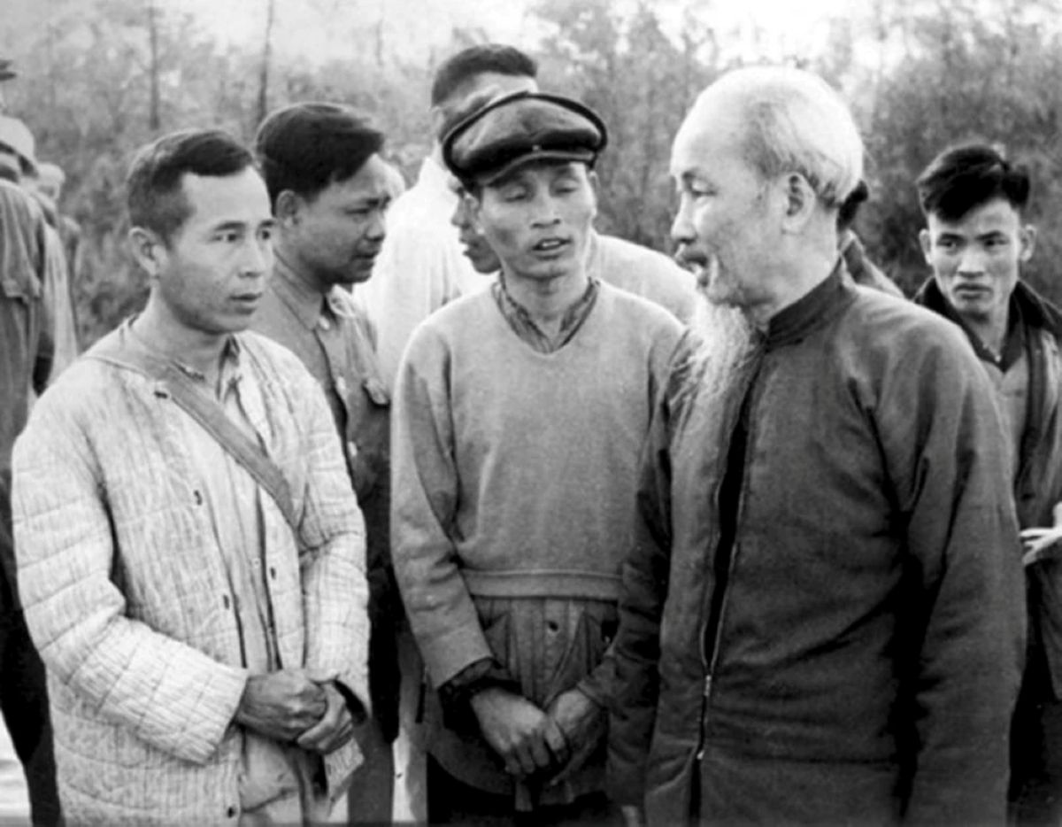 956-cong-tac-can-bo-6047