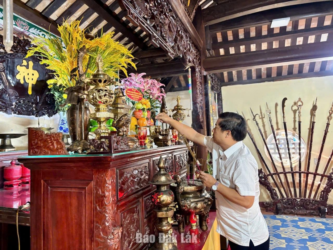 Bí thư Tỉnh ủy Lương Nguyễn Minh Triết dâng hương các di tích lịch sử, kiểm tra quy hoạch du lịch Buôn Đôn