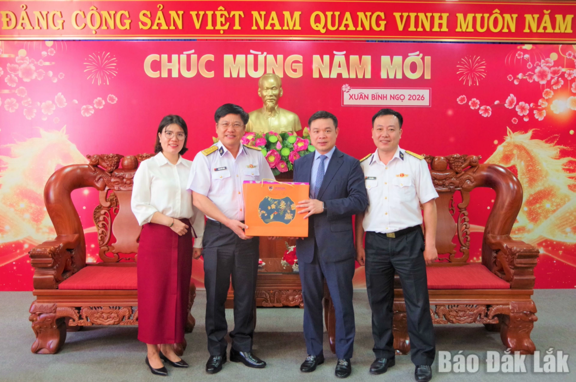 Học viện Hải quân chúc Tết các cơ quan, đơn vị tỉnh Đắk Lắk
