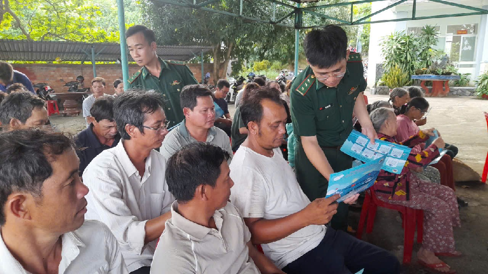 Tuyên truyền cao điểm chống khai thác IUU tại Trạm cửa khẩu cảng Vũng Rô